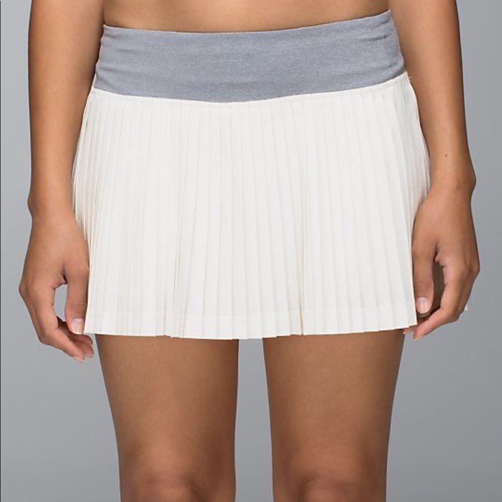 White pleat to street lululemon skirt - size 4